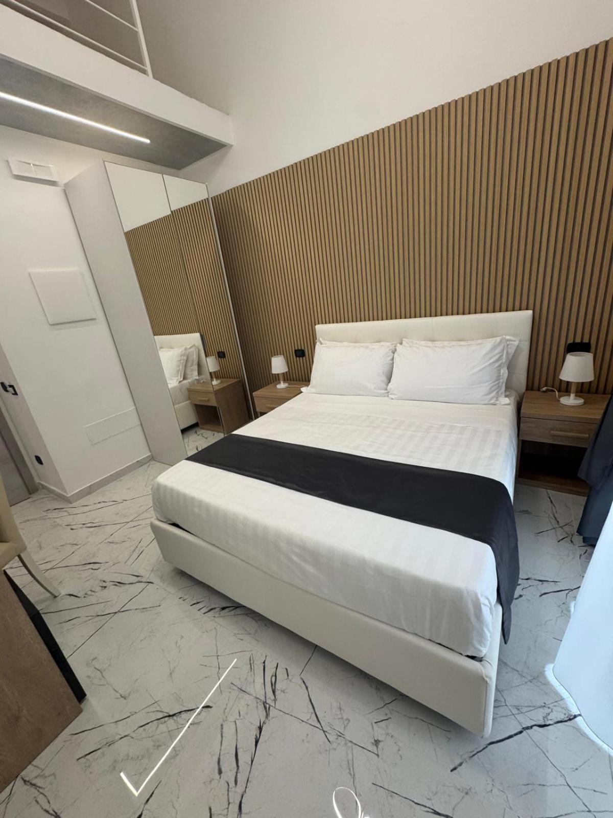 Hotiday Room Collection - Napoli Sant'Arcangelo Ngoại thất bức ảnh